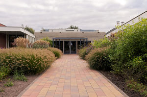 de ingang van het uitvaartcentrum / crematorium Stilleweer in Appingedam